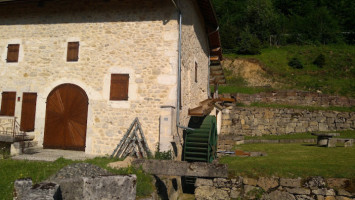 Auberge Du Plane outside