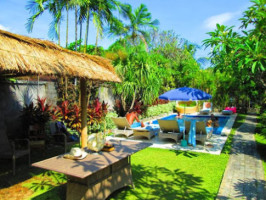 Cafe Locca Homestay inside