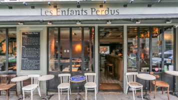 Les Enfants Perdus inside