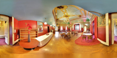 Le Bistrot du Theatre inside