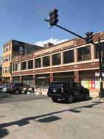 Sweetgreen Fulton Market outside