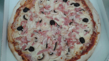 La mie d'Argeles - des pizzas traditionnelles genereusement garnies food