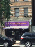 La Toulousaine outside