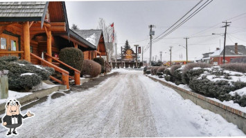 Cariboo Lodge inside