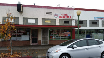 Ortiz Bakery outside