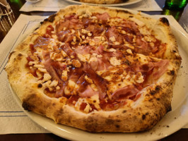 Pizzeria Pummarola food