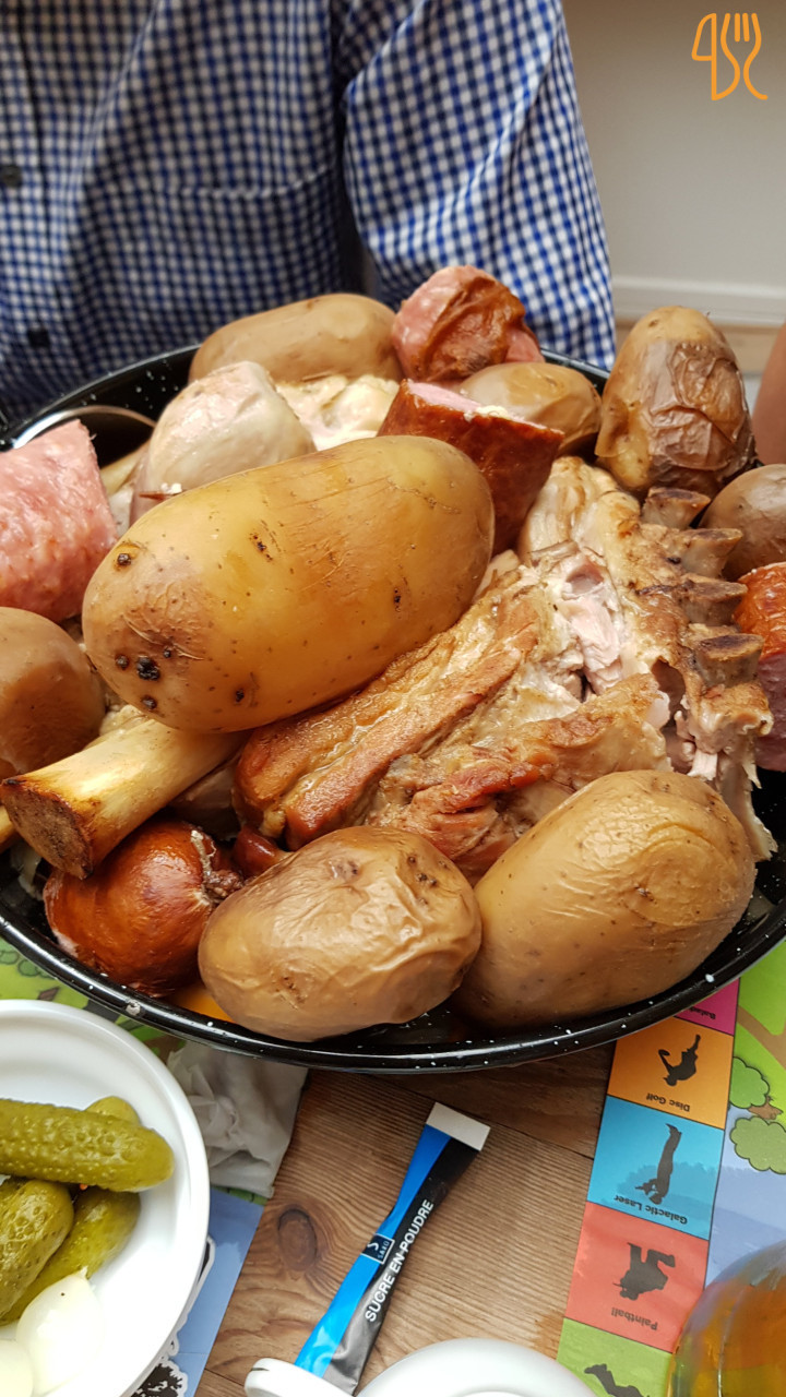 Les Trois Petits Cochons A Table