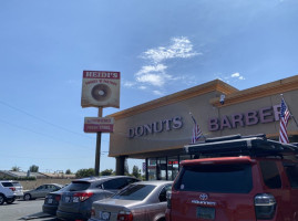 Heidi's Donuts outside