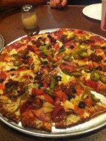 Rusty's Pizza Parlor food