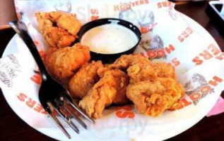 Hooters food