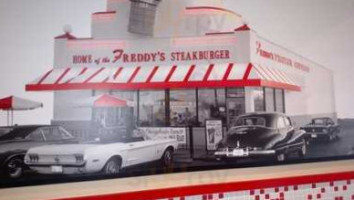 Freddy's Frozen Custard Steakburgers outside