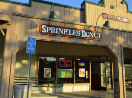 Looney's Donuts food