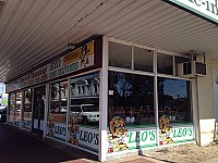 Maylands Pizza Leo's outside