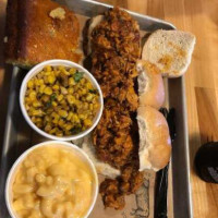 4 Rivers Smokehouse food