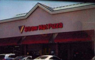 Straw Hat Pizza outside