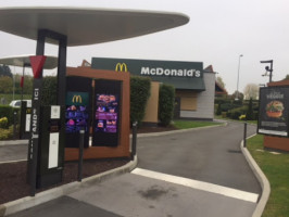 Mc Donald's outside