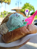 Gelateria Rainbow outside