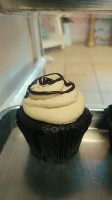 A La Cupcakes food