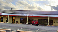 Eagle Donuts outside