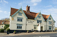 The White Horse Inn outside