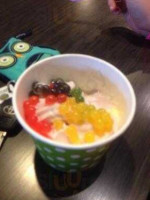 Yolotti Frozen Yogurt food