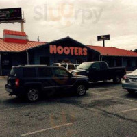 Hooters outside