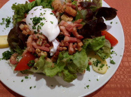 Le Bouche A Oreille food