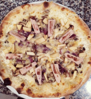 Pizza Les Pins food