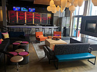 Aloft Cleveland Beachwood inside