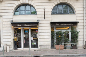 Le Rocher Des Bruyères outside