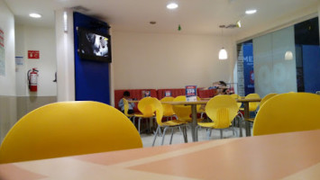 Domino's Puerto Real inside