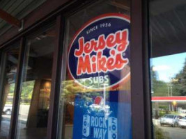 Jersey Mike's Subs outside