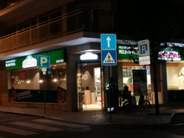 Papa John's Amadora outside