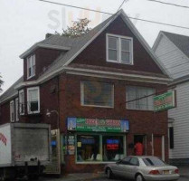 Sicilian Pizza Gyros outside