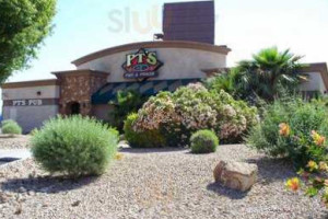 Pt's Pub outside