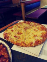 Round Table Pizza food