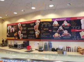 Cold Stone Creamery inside