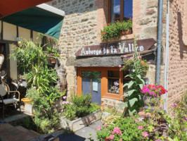 L'auberge De La Vallee outside