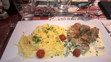 Le Bistrot De Paris food