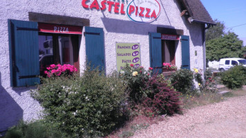 Castel Pizza outside