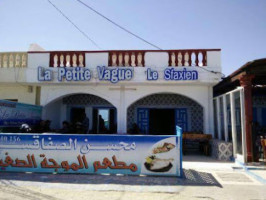 Le Sfaxien outside