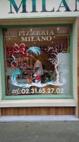 Pizzeria Milano outside