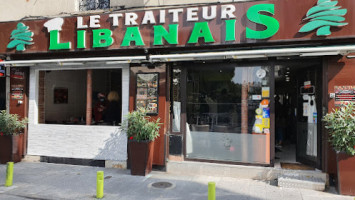 Le Traiteur Libanais outside