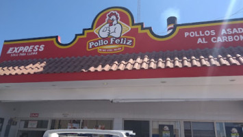 Pollo Feliz Juárez outside