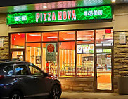 Pizza Nova outside