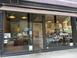 Birdbath Bakery outside