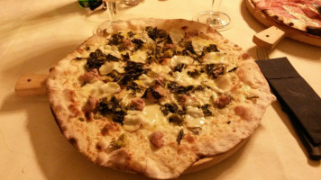 Antica Pizzeria E Trattoria Monterotondo food