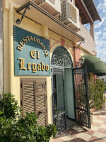 El Legado outside