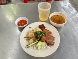 Cơm Tấm Cây Khế food