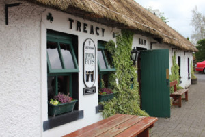 Treacy's Bar Restaurant outside